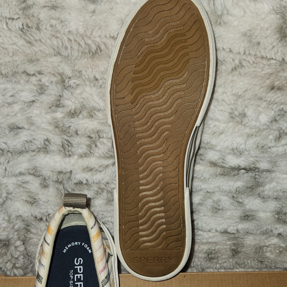 Sperry Sliders - Picture 12 of 12